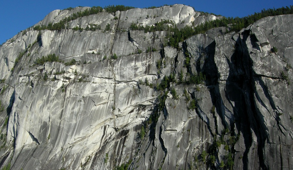 Squamish Rock Climbing, The Malamute, Overly Hanging Out