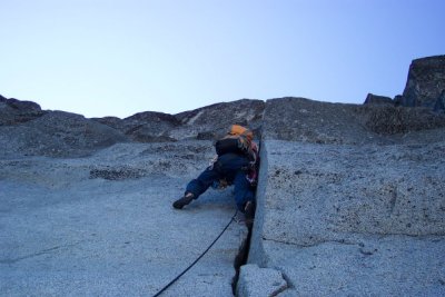 leading the finger crack